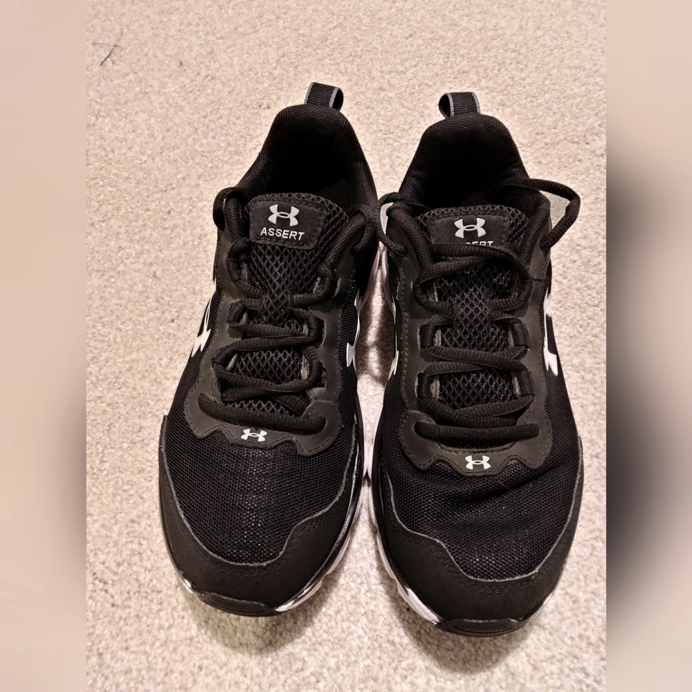 🌷Under Armour Running shoes 6Y